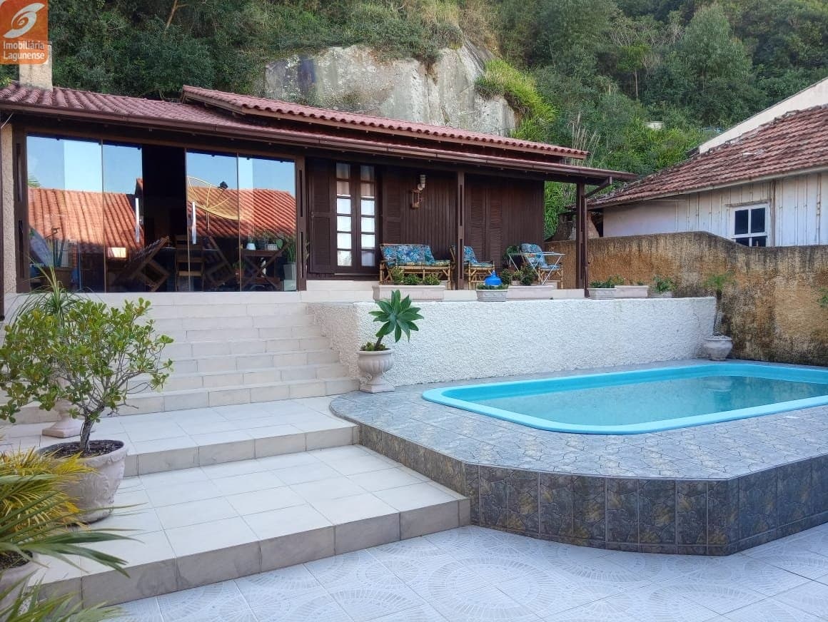 Casa Madeira para Venda em Mar Grosso Laguna-SC