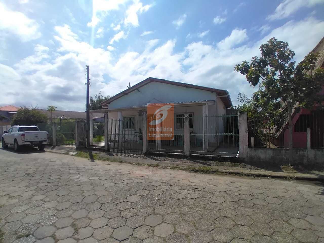 Casa de alvenaria no bairro Portinho, em Laguna-SC