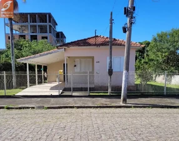 Casa Alvenaria para Venda em Centro Capivari de Baixo-SC