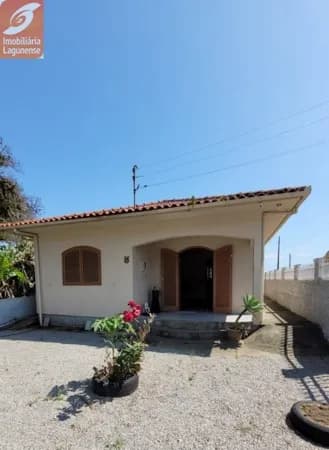Casa Padrão para Venda em Laranjeiras Laguna-SC