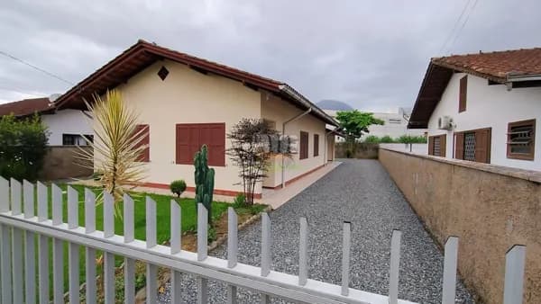 Casa centro Pirabeiraba
