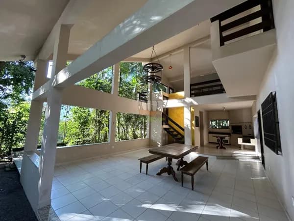 RECANTO ENCANTADOR COM CASA ACONCHEGANTE E RIO NOS FUNDOS