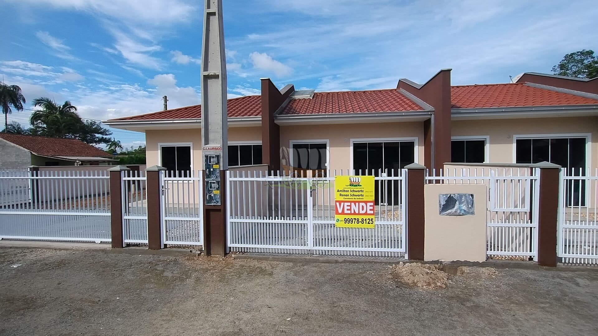 CASA GEMINADA Á VENDA NO RIO BONITO