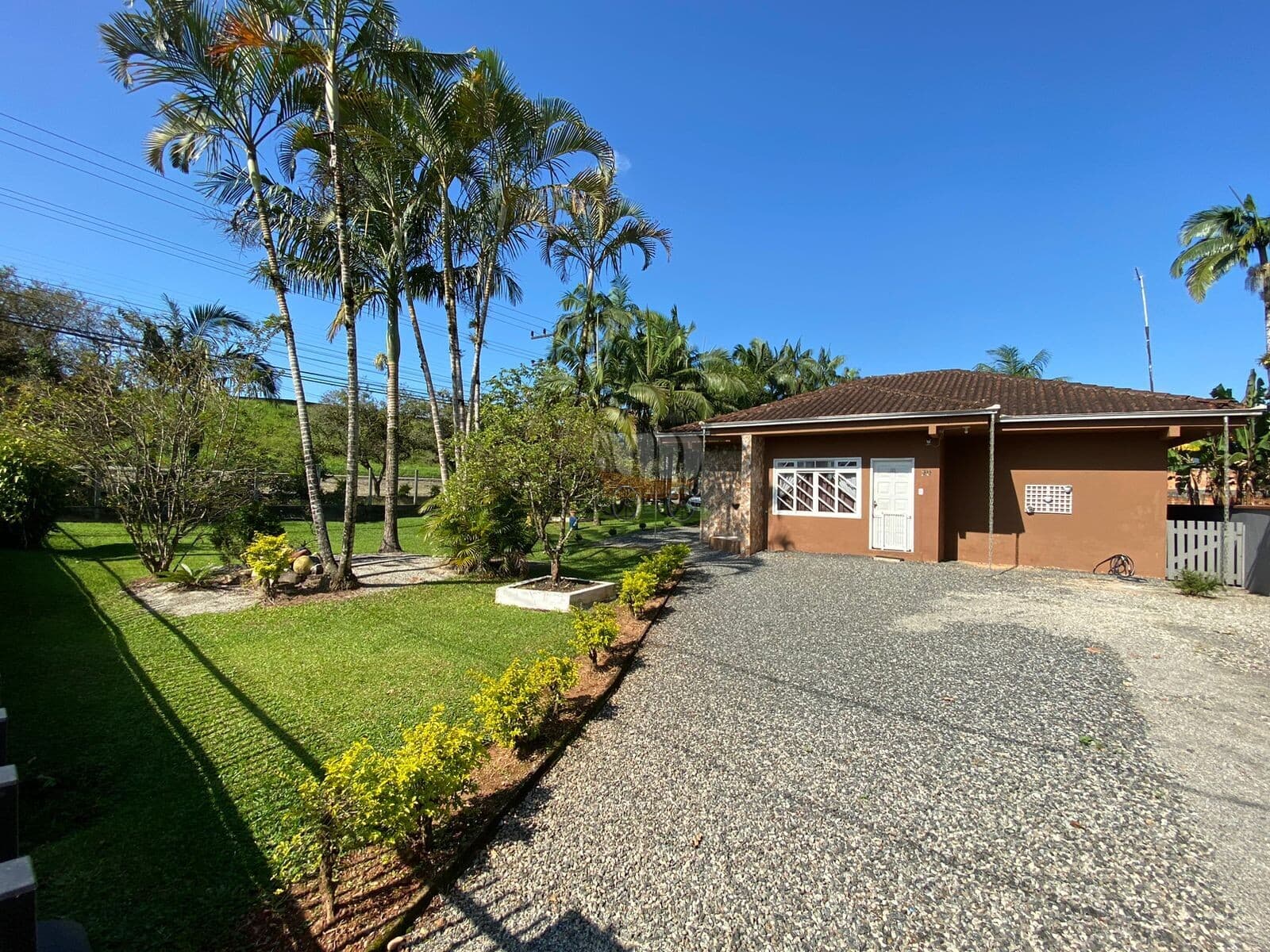 IMÓVEL VERSÁTIL NO RIO BONITO - RESIDENCIAL E/OU COMERCIAL
