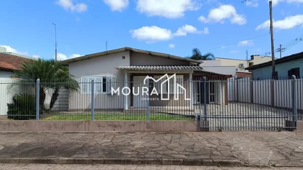 Casa com piscina no Centro de Venâncio Aires