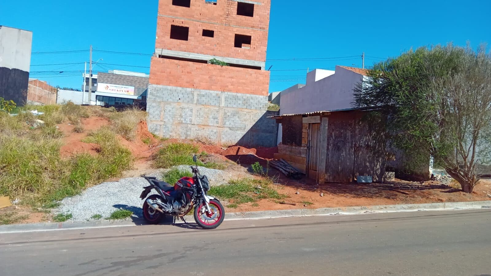 Lote/Terreno em Pouso Alegre - Parque Real