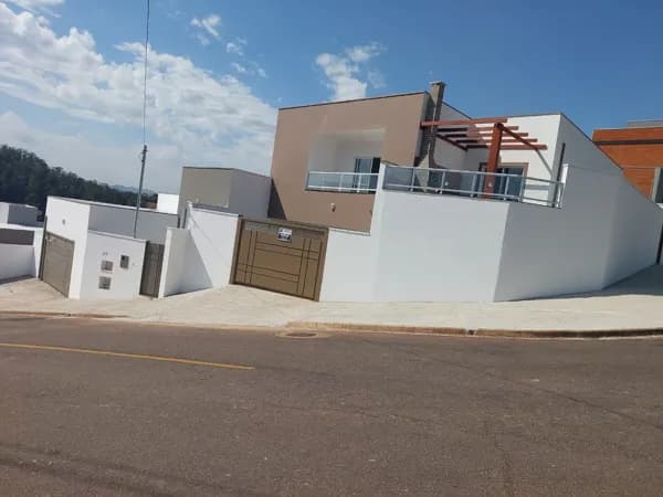 Casa em Pouso Alegre - Jardim Floresta