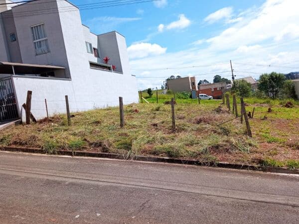 Lote/Terreno em Pouso Alegre - Parque Real