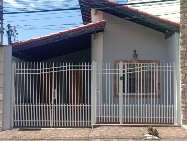 Casa em Pouso Alegre - Jardim Aureliano