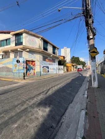 Prédio com três andares para locação - Vila Sopreter / Poá