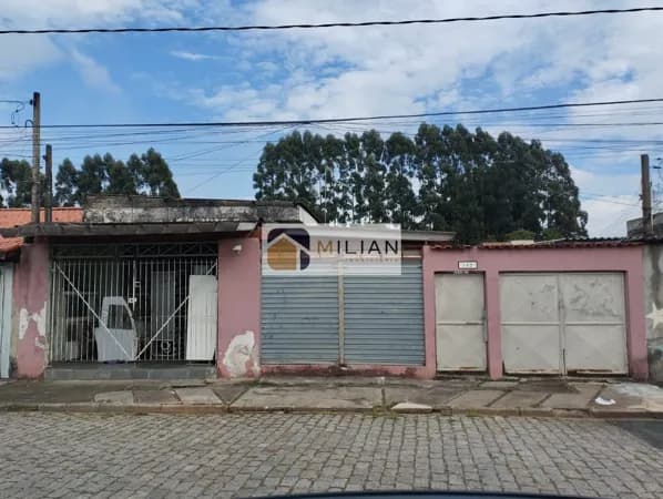 Terreno com 3 Casas