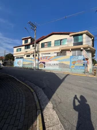 Prédio com três andares à venda - Vila Sopreter / Poá