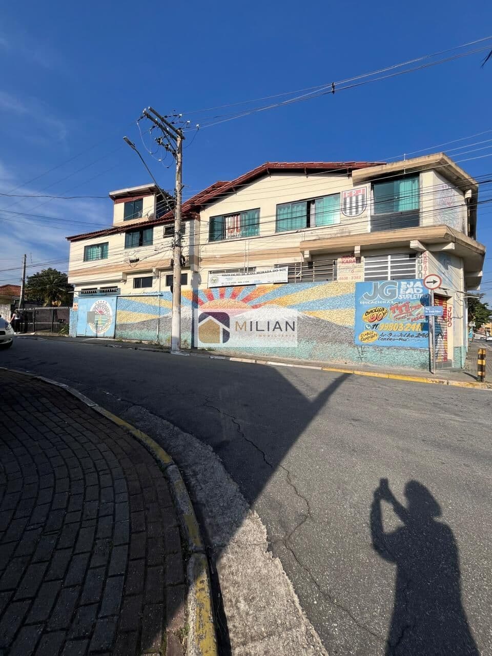 Prédio com três andares à venda - Vila Sopreter / Poá