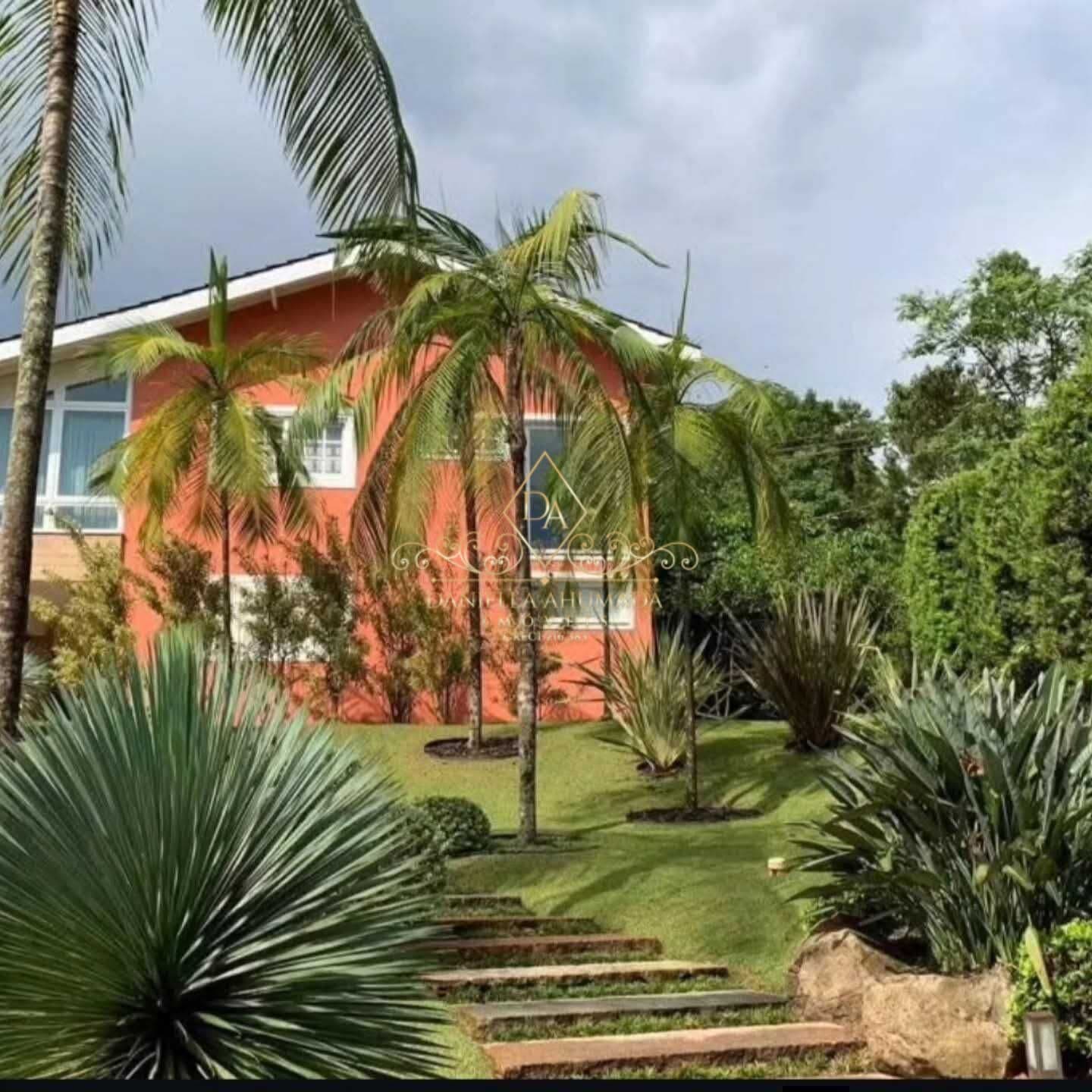 Casa em Condomínio Fechado com 5 dormitórios em Atibaia