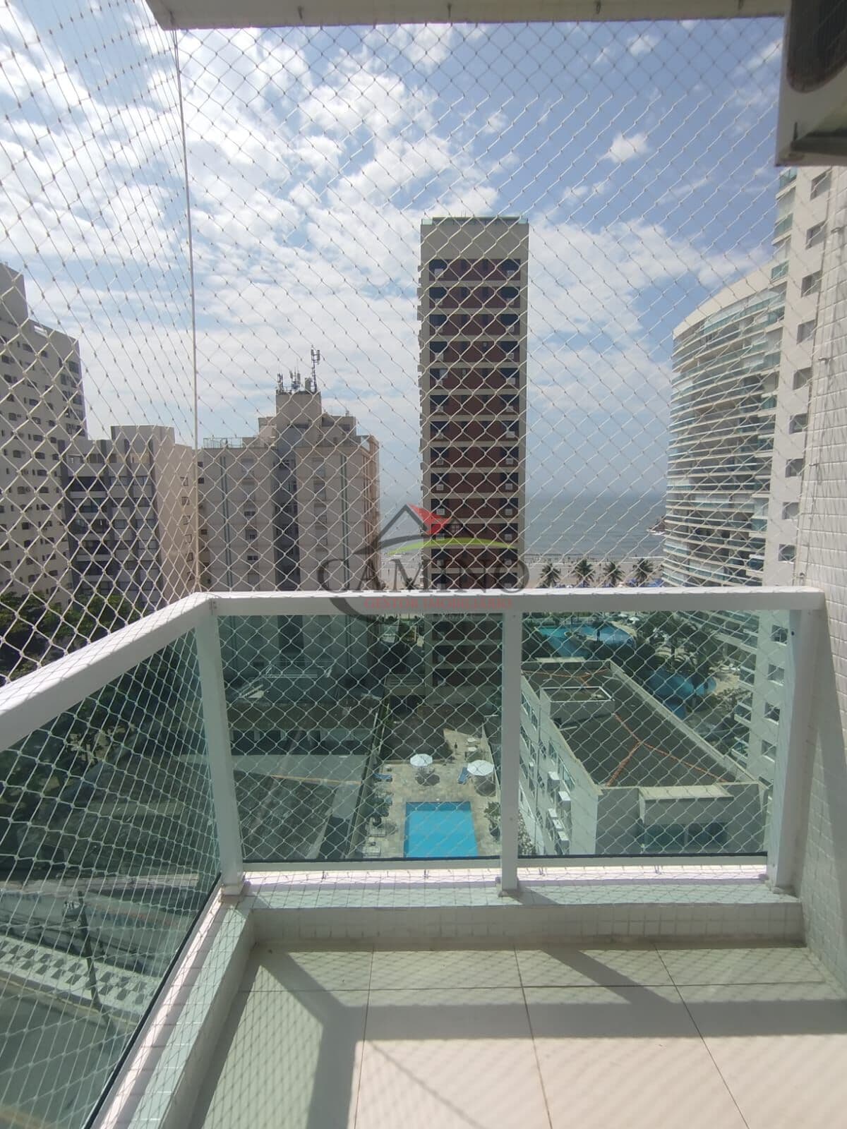 Apartamento à Venda nas Astúrias – 2 Dormitórios – 1 Quadra da Praia localizado no bairro Praia das Astúrias, no Guarujá, a apenas 1 quadra da praia.