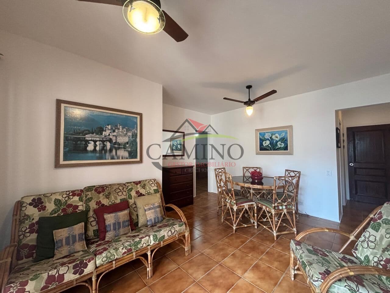 Apartamento de 77m², com 02 Dormitórios, 01 vaga de garagem, a UMA QUADRA da praia da Enseada em Guarujá - SP.