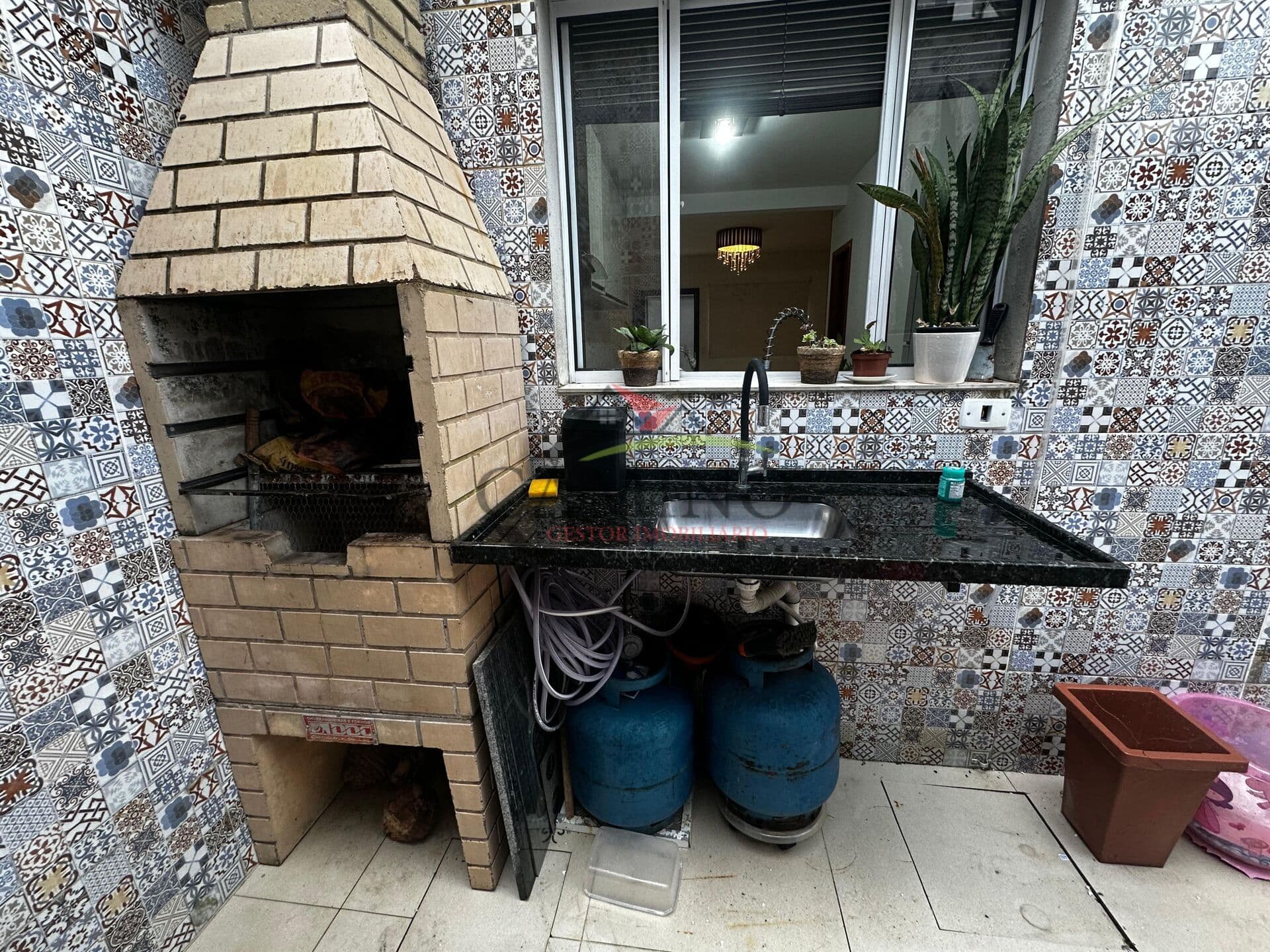 Casa Sobrado, mobiliado, 2 dormitórios, 70m², sala com 2 ambientes em Vilage no Perequê no Guarujá/SP