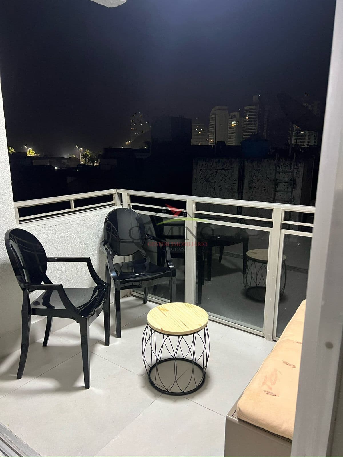 Apartamento à venda 2 dormitórios na Enseada – Guarujá/SP | 4º Andar | Elevador | Próximo à Praia | Reformado e Semimobiliado