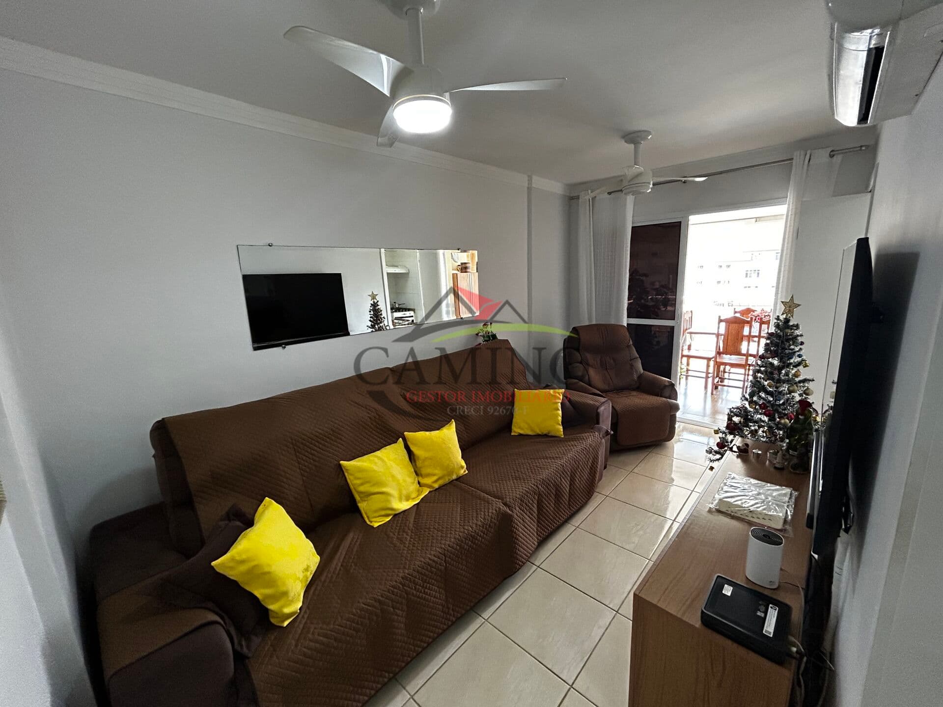 Apartamento à venda em condominio resort com 2 domitórios (1 suìte), 2 banheiros, Sala, Cozinha planejada, Sacada Goumert e área de serviço. Enseada, Guarujá/SP.