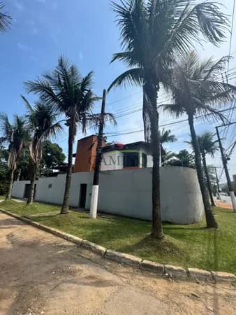 CASA A VENDA 2 DORMITÓRIOS EM GUARUJÁ - CASA ESQUINA TOTALMENTE MOBILIADA PRA VENDA. CASA PARA PONTO COMERCIAL OU RESIDENCIAL