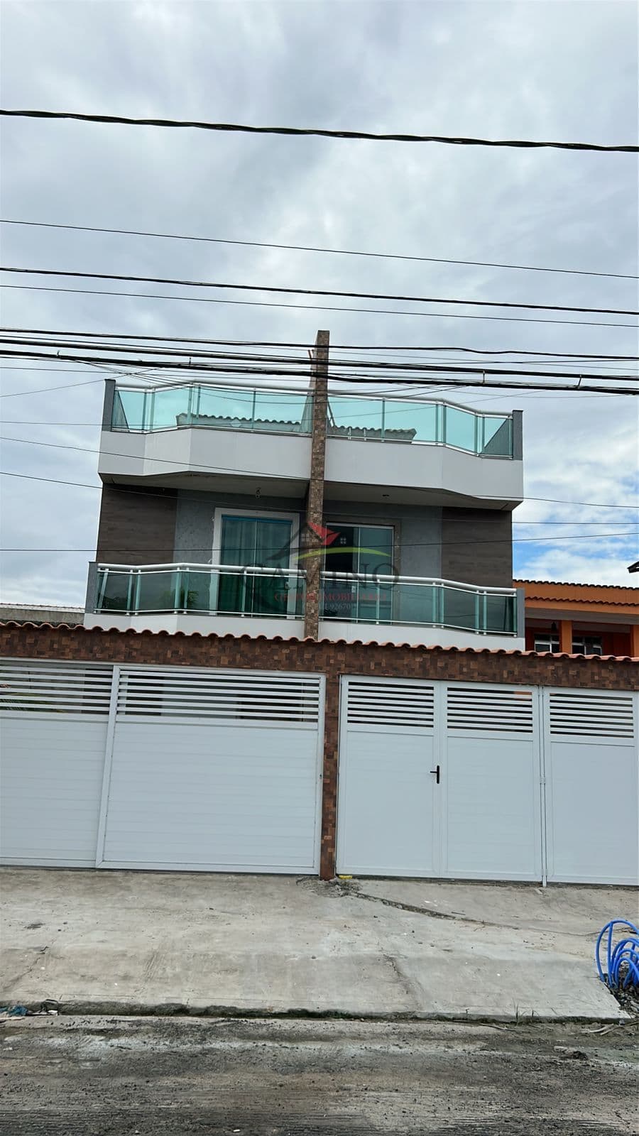 🏡 CASA SOBREPOSTA BAIXA À VENDA – OBRA EM FASE FINAL 🔑