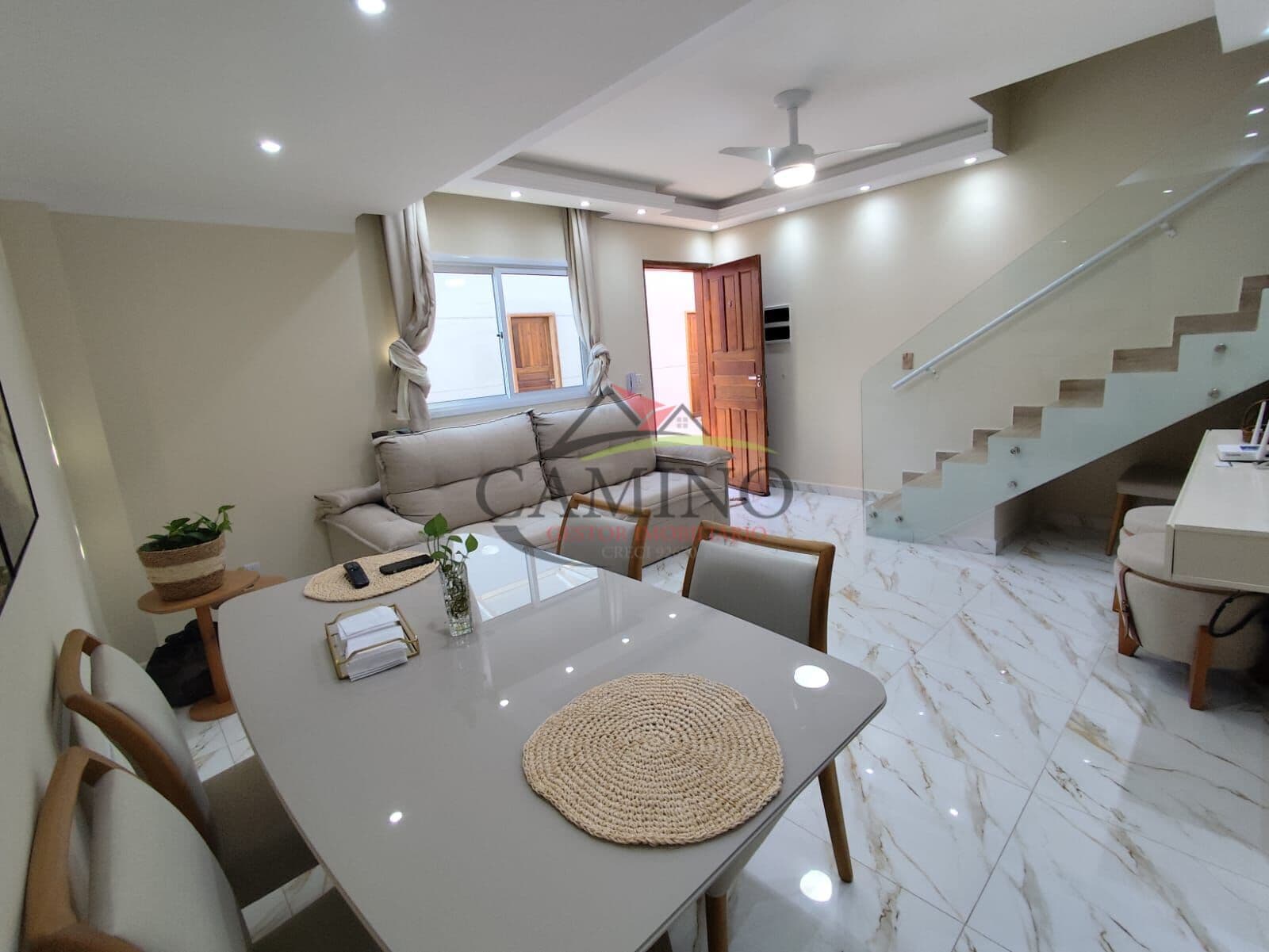 SOBRADO TODO REFORMADO 110m² - 3 DORMITÓRIOS COM SUÍTE - PRONTO PARA MORAR
