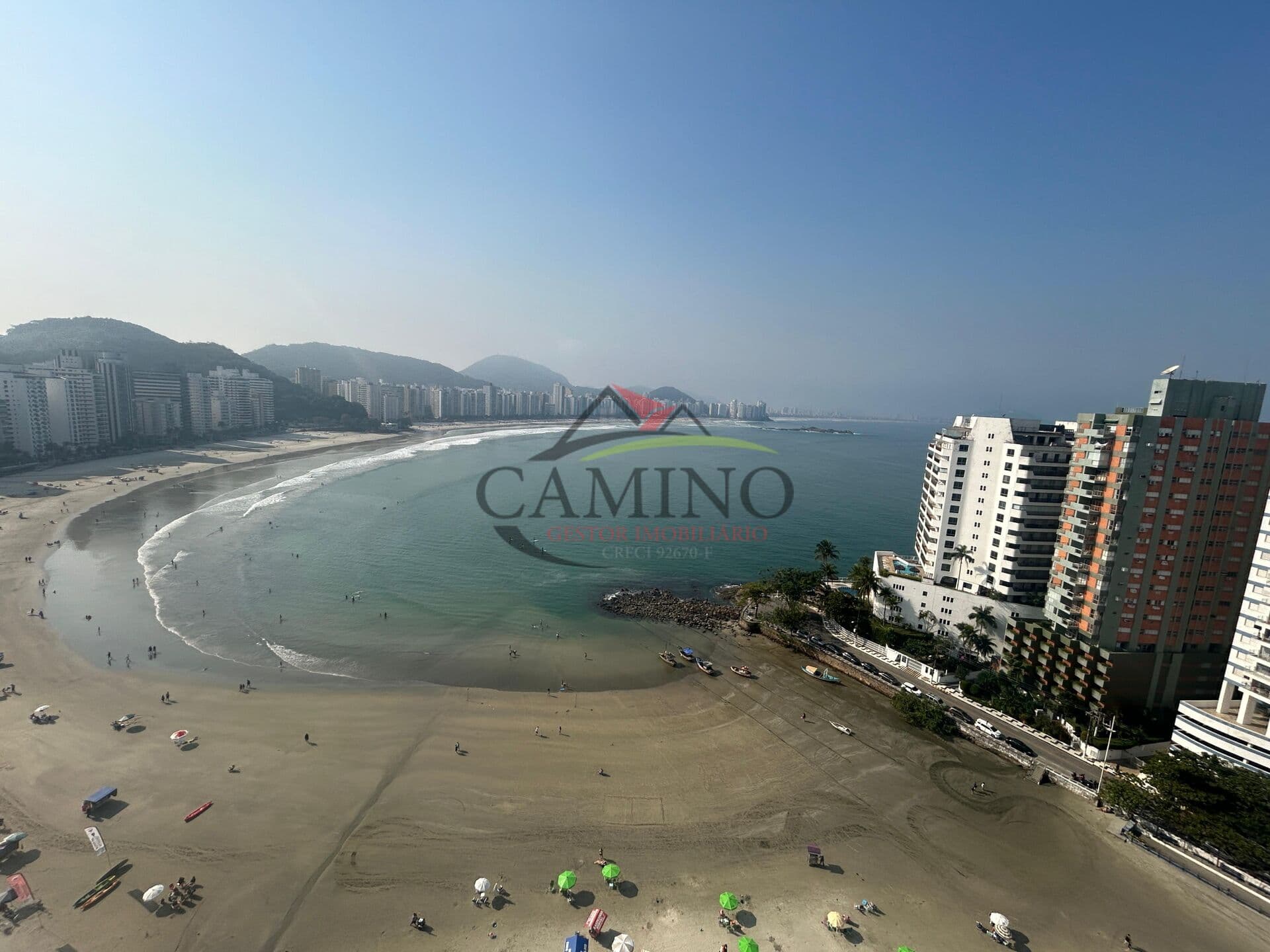 Cobertura duplex com 05 suites, 04 vagas de garagem, Area total de 205 mts², pé na Areia , nos Asturias - Guarujá - SP.