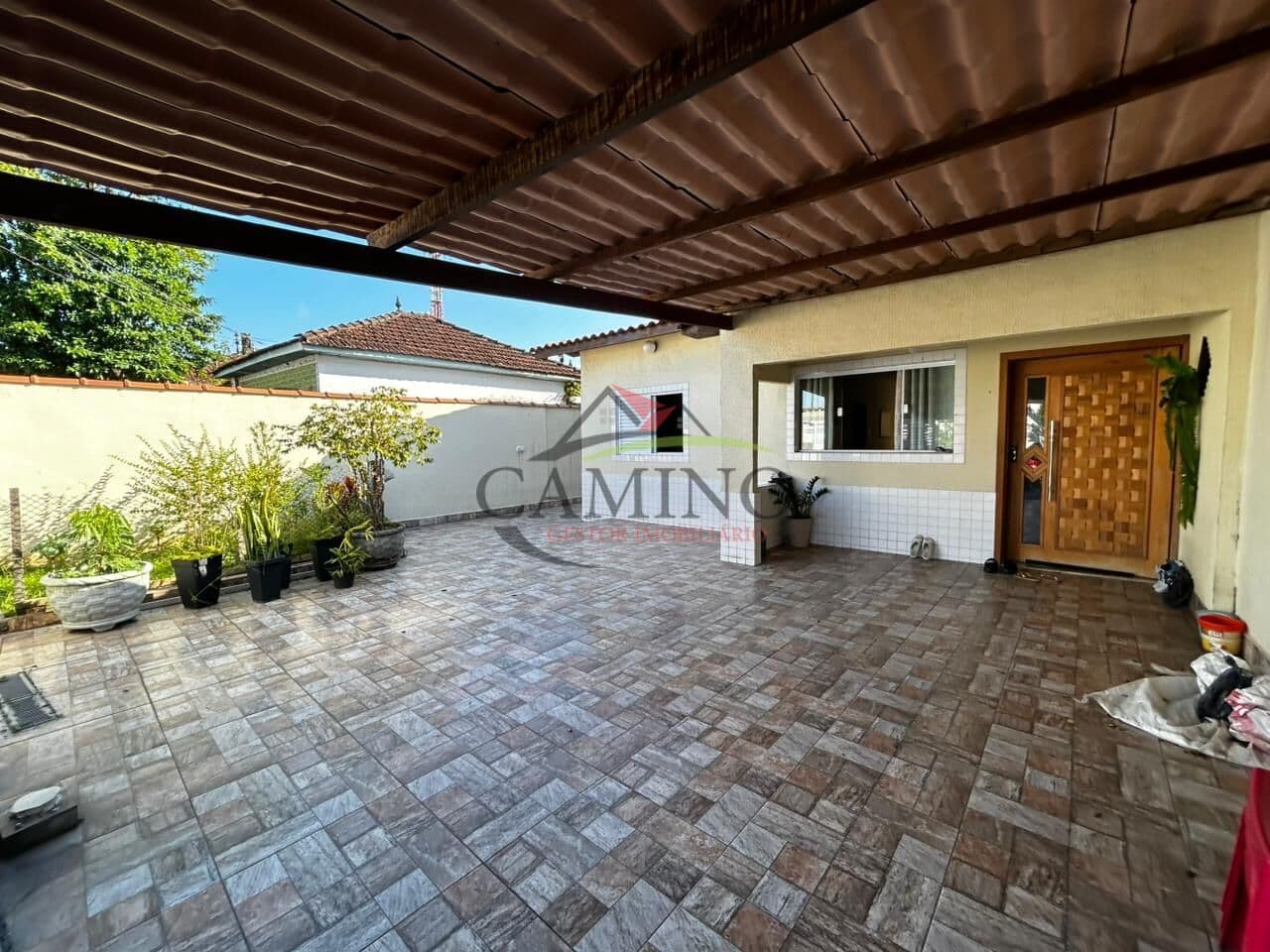 Casa padrão à venda no Santa Rosa 2 dormitórios, reformada – Guarujá/SP | Espaço, conforto e lazer completo