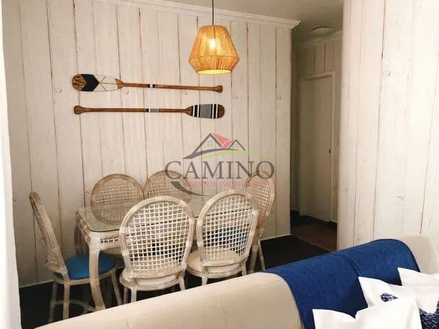 Apartamento à venda com 02 dormitórios, 60 m² próximo à praia da Enseda, Guarujá/SP.