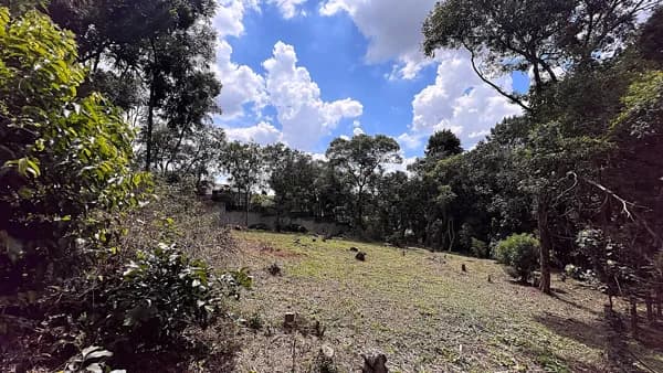 TERRENO IMPECÁVEL EM CONDOMÍNIO REFERÊNCIA SÃO FERNANDO GOLF