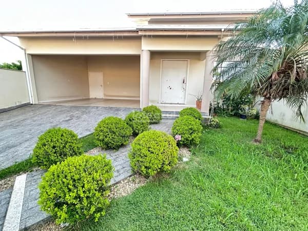 Casa com Piscina