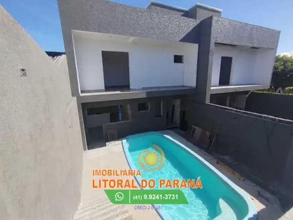 Casa Sobrado com 3 quartos 2 suítes e piscina
