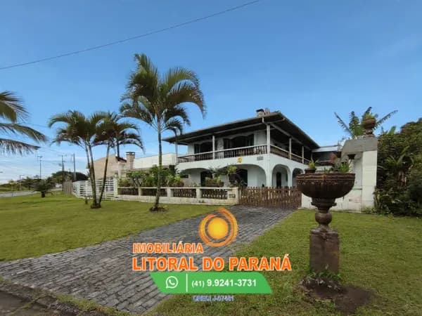 Sobrado de frente para a praia, com 7 quartos (sendo 3 suítes) em Canoas.