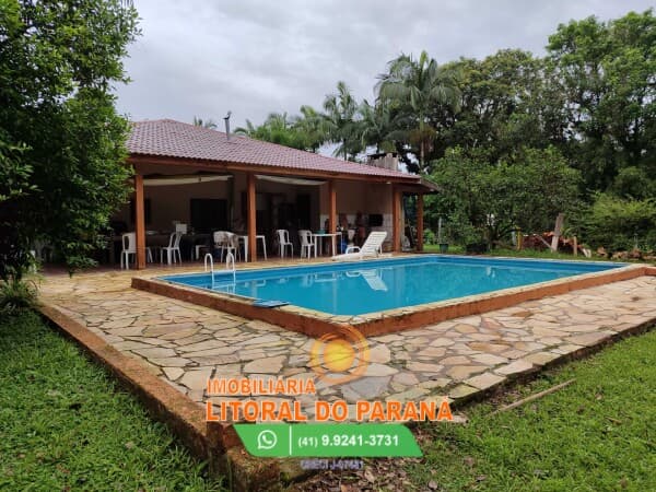 Maravilhosa chácara com piscina - localizada região do Guaraguaçu!!!