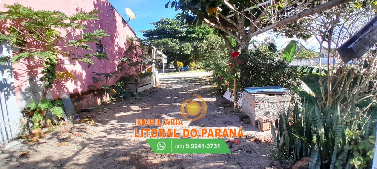 Duas Casas e Um Ponto comercial á venda no baln. Costa Azul em Matinhos