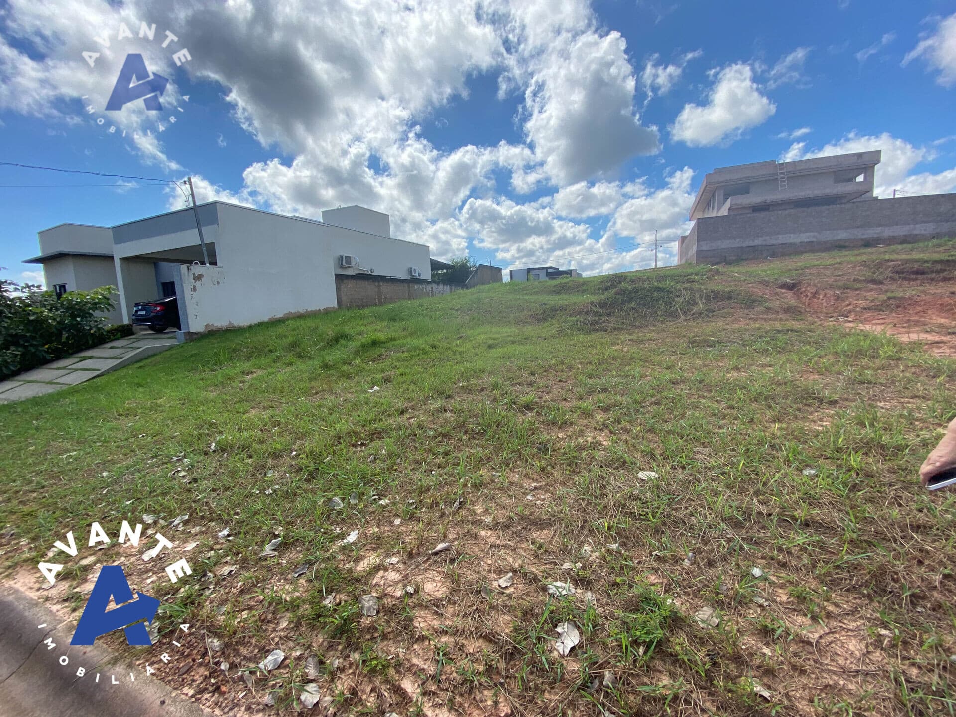 Terreno 450m² no Condomínio Bosques do Madeira, pode ser financiado.