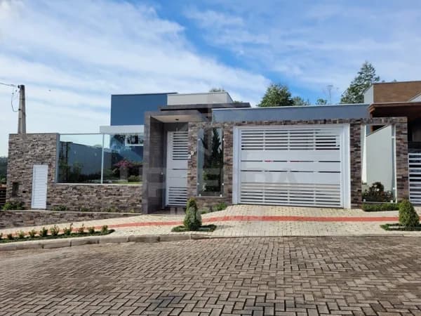Casa de Alto Padrão Semi Mobiliada à Venda em Vigolo, Nova Trento - SC