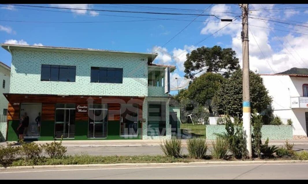 Prédio com Salas Comerciais e Apartamento Amplo em Ponto Estratégico em Urubici/SC