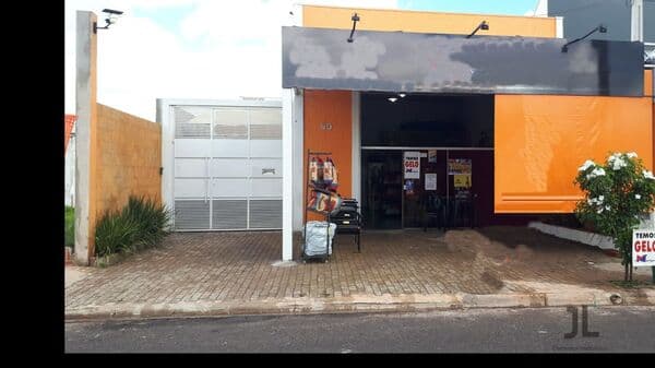 Casa com Salão Comercial - Bairro Altos do Palmital