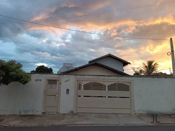 Casa à Venda no centro de Júlio Mesquita