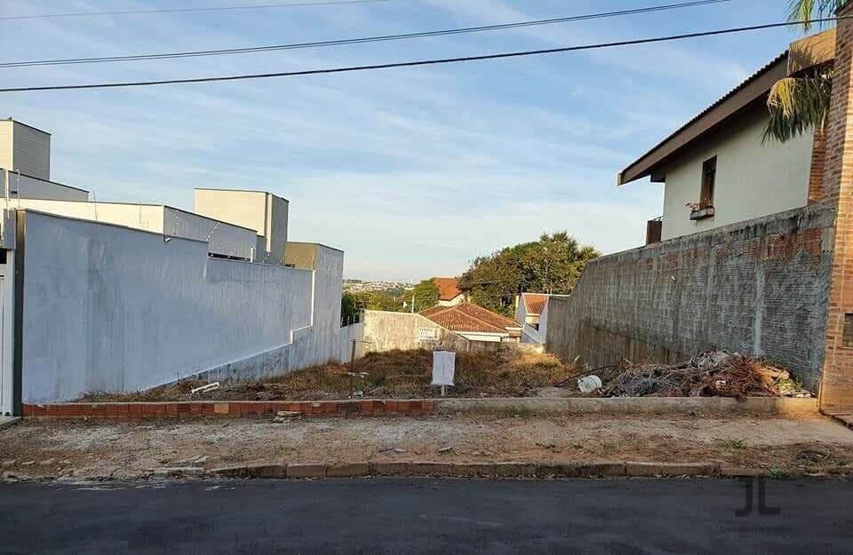 Terreno no Jardim Acapulco