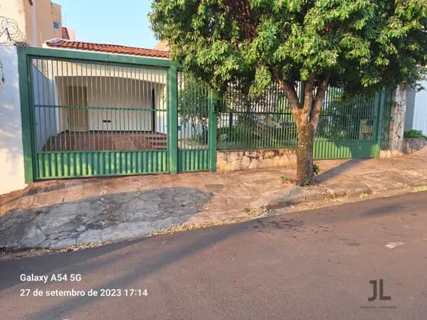 Casa para Locação no Bairro Fragata – Marília/SP | 5 Dormitórios, 1 Suíte, 3 Banheiros e 440m² de Área Total