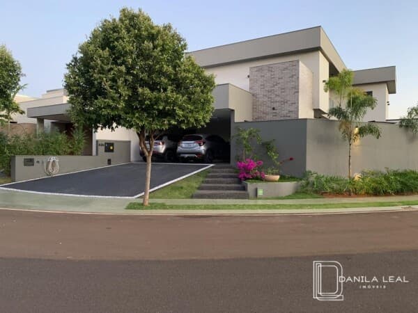 Casa em Condomínio Quinta das Tipuanas