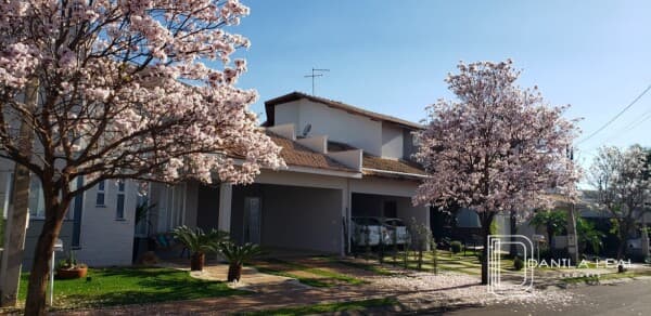 Casa em Condomínio Village Damha I