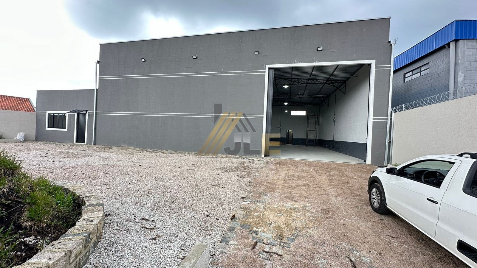 Barracão Novo com 2 terrenos (1180 m²)