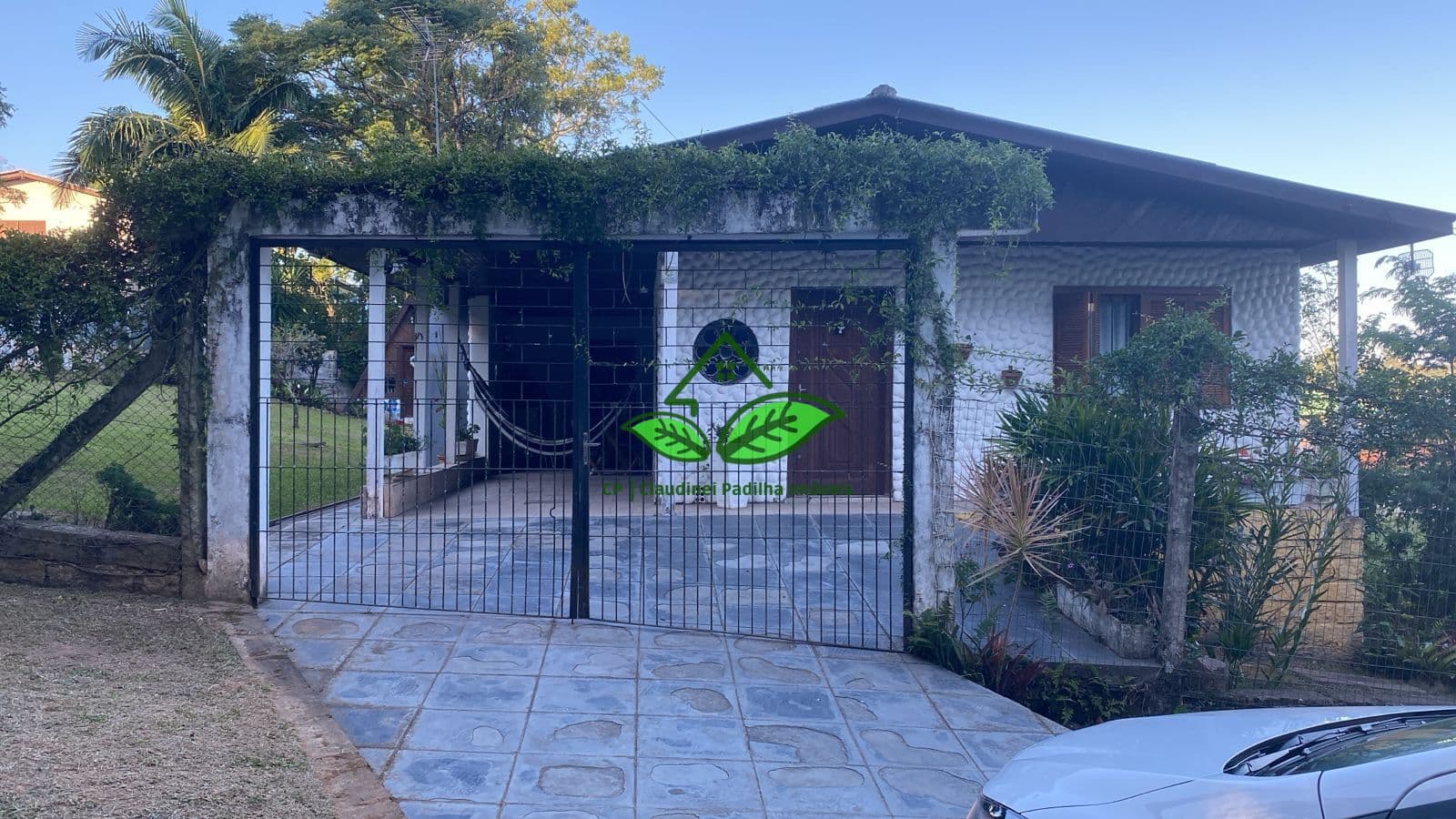 Vende: Casa com 2 dormitórios a 100 m da RS-020 e 11 km do centro de Gravataí/RS