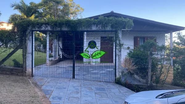 Vende: Casa com 2 dormitórios a 100 m da RS-020 e 11 km do centro de Gravataí/RS
