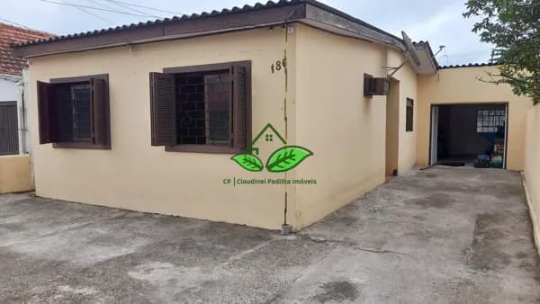 Casa à venda com 2 dormitórios a 200 m da Av. Flores da Cunha em Cachoerinha/RS.