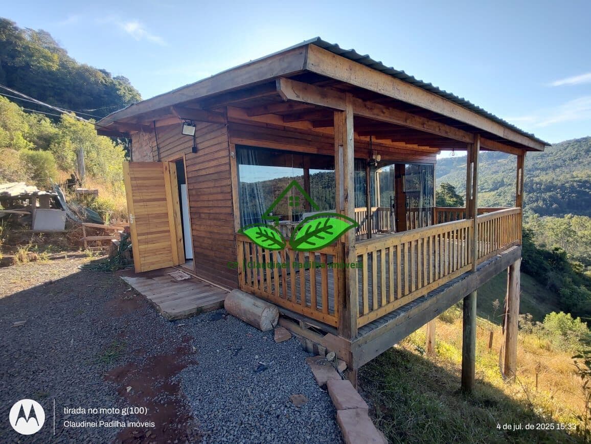 Sítio a venda com linda cabana a 5 km da RS-020 em Igrejinha, para empreendimento.