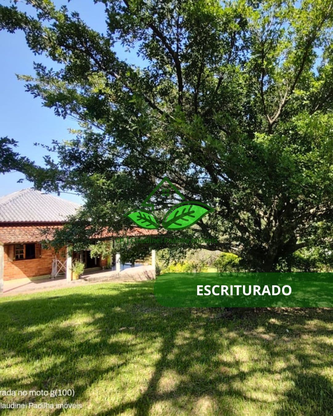 Sítio à venda, escriturado, com 5 hectares, 2 casas, 2 açudes e campo para criação de animais ou para plantar, a 300 m da RS-020 na parada 108 em Taquara/RS.